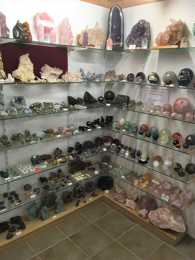 Schauraum-Mineralien.jpg